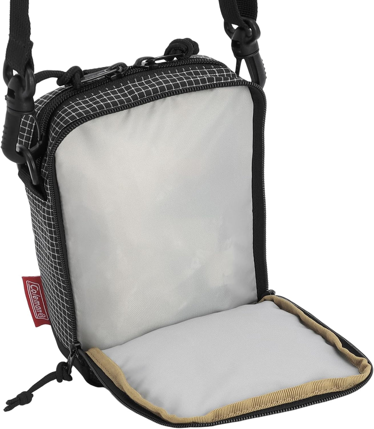 Coleman Walker Pouch S black lip lifestyle 5