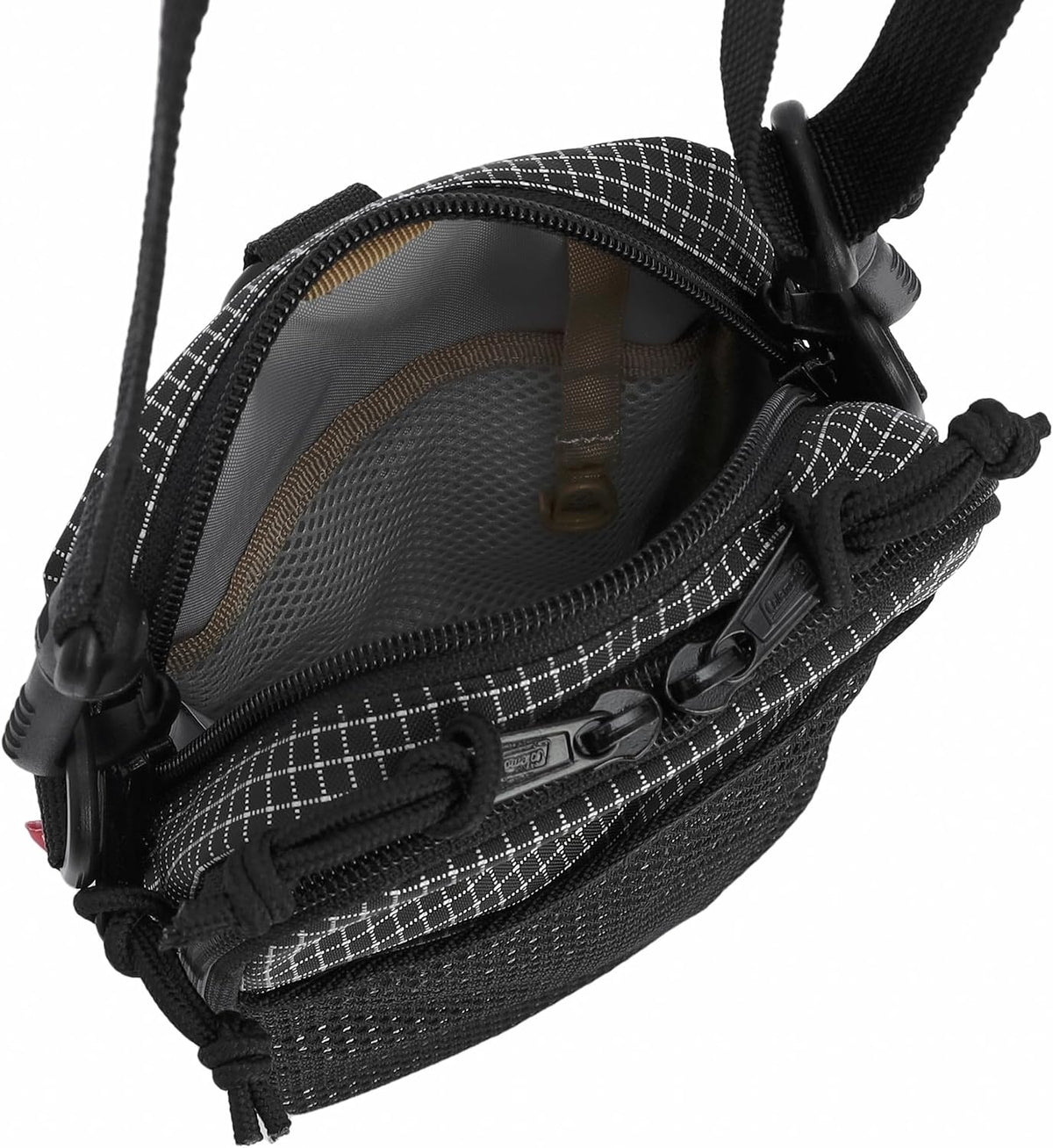 Coleman Walker Pouch S black lip lifestyle 4
