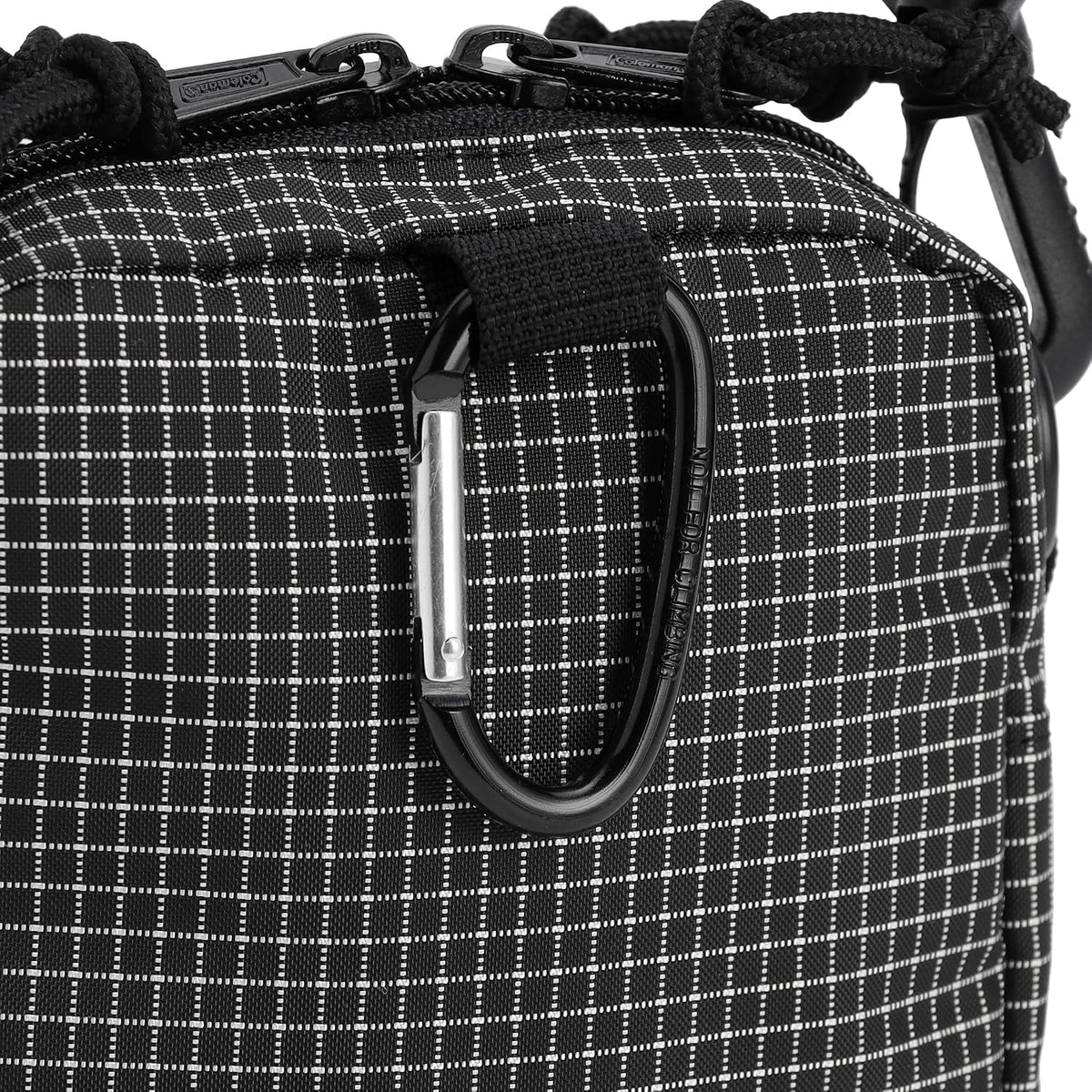 Coleman Walker Pouch S black lip lifestyle 3